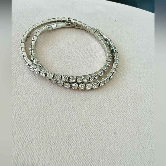 Fashion bracelets. - Picture 2 of 5